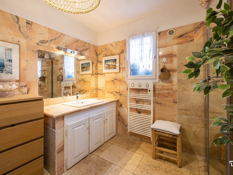 Villa for Sale in Marseille, Marseille & Cote Bleu 13