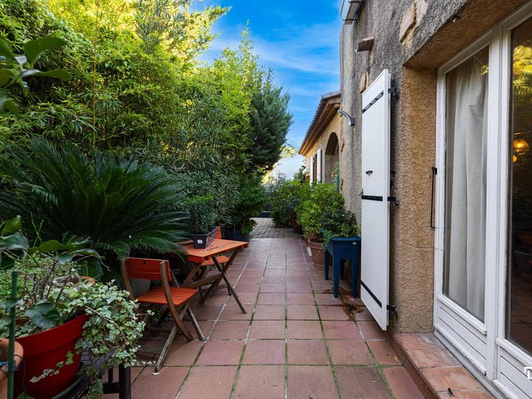 Villa for Sale in Marseille, Marseille & Cote Bleu 17