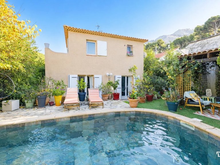 Villa for Sale in Marseille, Marseille & Cote Bleu 3