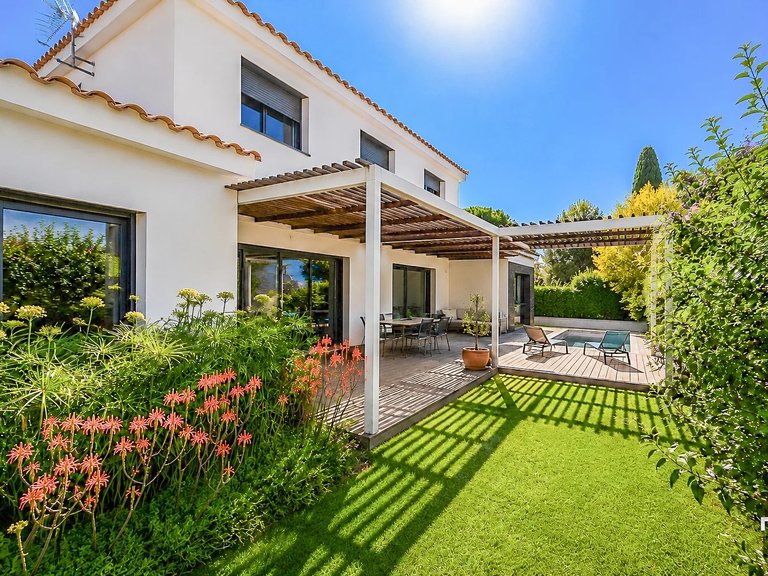 Villa for Sale in Marseille, Marseille & Cote Bleu 1