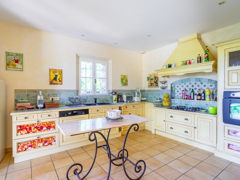 Villa for Sale in Cavalaire Sur Mer, Provence Coast (cassis To Cavalaire) 6