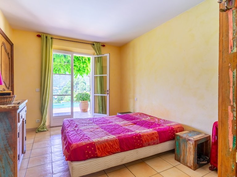 Villa for Sale in Cavalaire Sur Mer, Provence Coast (cassis To Cavalaire) 7