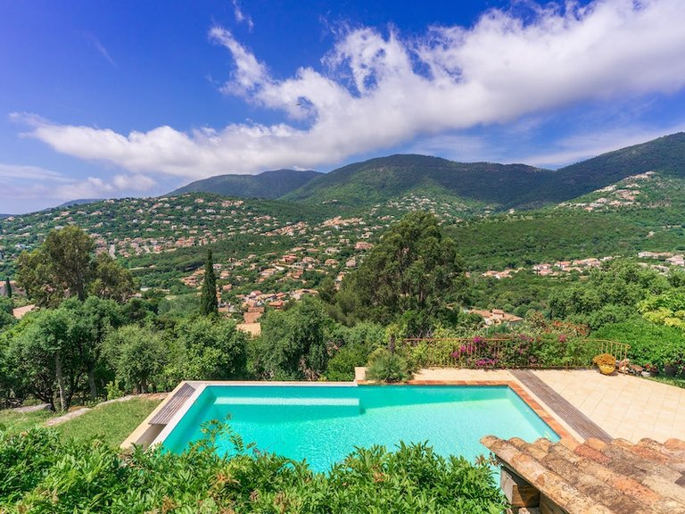 Villa for Sale in Cavalaire Sur Mer, Provence Coast (cassis To Cavalaire) 13