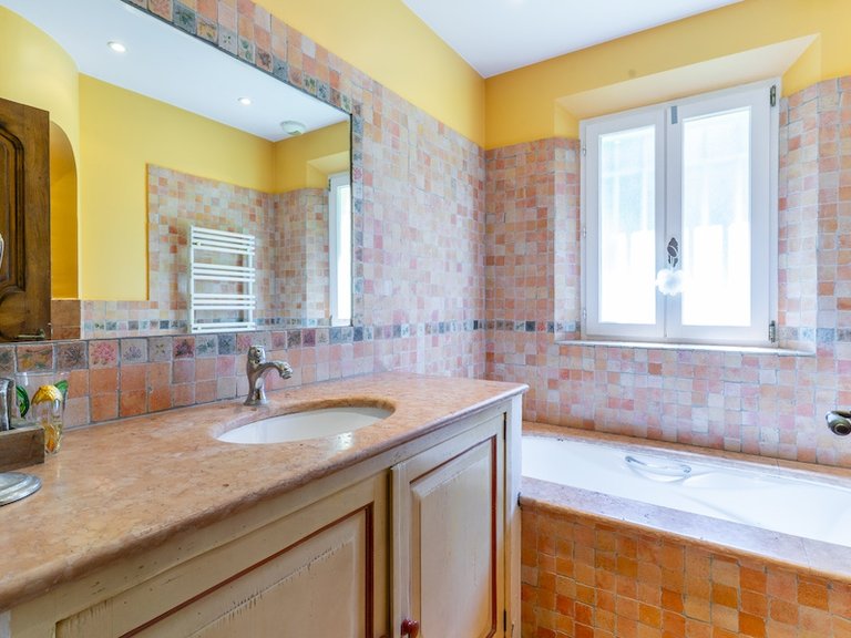 Villa for Sale in Cavalaire Sur Mer, Provence Coast (cassis To Cavalaire) 8