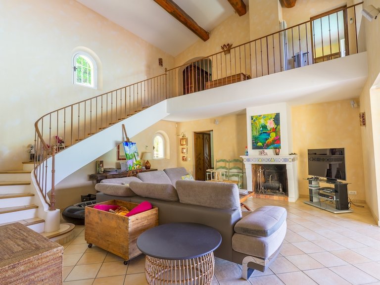 Villa for Sale in Cavalaire Sur Mer, Provence Coast (cassis To Cavalaire) 4