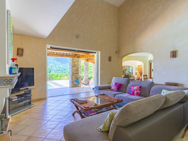 Villa for Sale in Cavalaire Sur Mer, Provence Coast (cassis To Cavalaire) 5