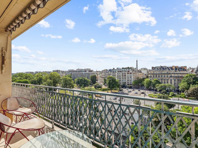 Apartment for Sale in 16th (trocadéro - Etoile - Passy), Golden Triangle - Trocadéro (8th - 16th) 2