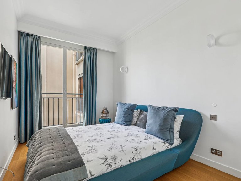 Apartment for Sale in 16th (trocadéro - Etoile - Passy), Golden Triangle - Trocadéro (8th - 16th) 11