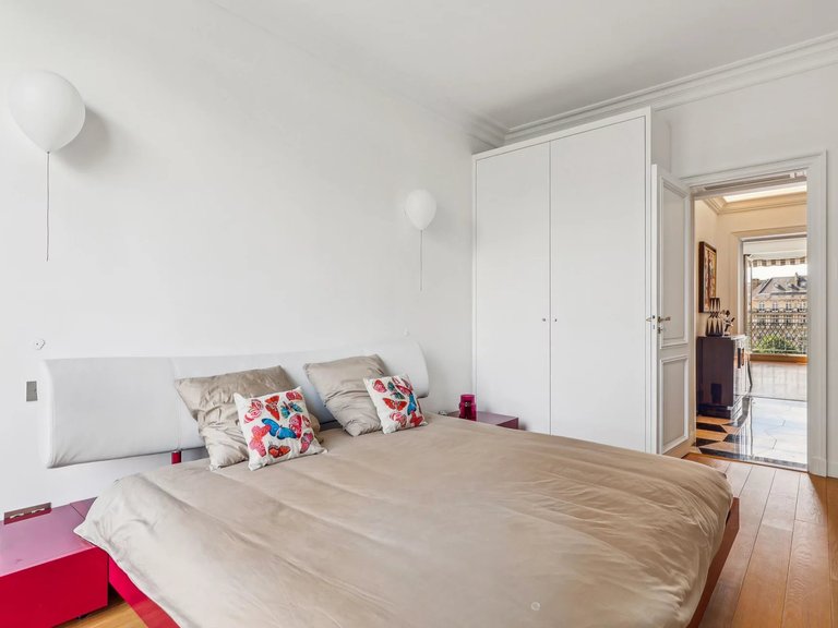 Apartment for Sale in 16th (trocadéro - Etoile - Passy), Golden Triangle - Trocadéro (8th - 16th) 13