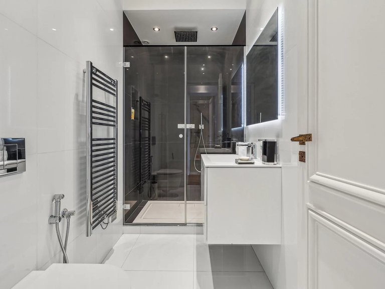 Apartment for Sale in 16th (trocadéro - Etoile - Passy), Golden Triangle - Trocadéro (8th - 16th) 15