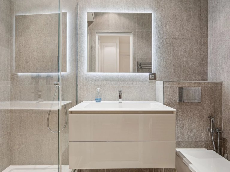 Apartment for Sale in 16th (trocadéro - Etoile - Passy), Golden Triangle - Trocadéro (8th - 16th) 16