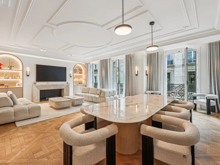 Apartment for Sale in 16th (trocadéro - Etoile - Passy), Golden Triangle - Trocadéro (8th - 16th) 1