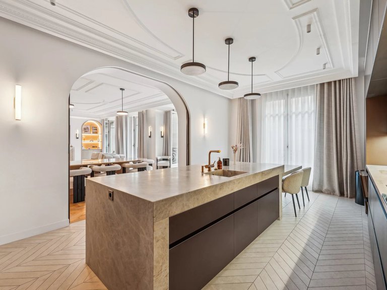 Apartment for Sale in 16th (trocadéro - Etoile - Passy), Golden Triangle - Trocadéro (8th - 16th) 2
