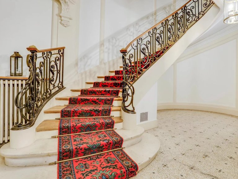 Apartment for Sale in 16th (trocadéro - Etoile - Passy), Golden Triangle - Trocadéro (8th - 16th) 12