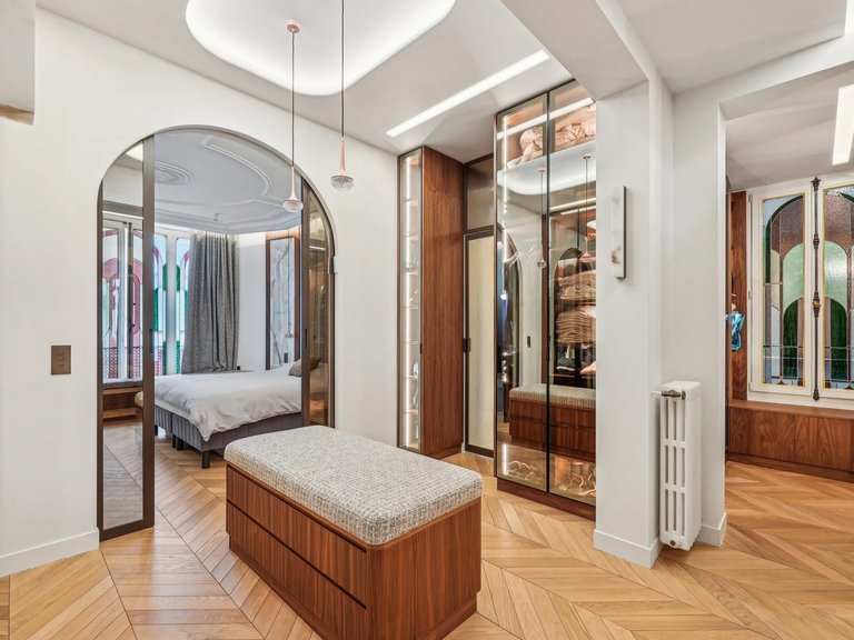 Apartment for Sale in 16th (trocadéro - Etoile - Passy), Golden Triangle - Trocadéro (8th - 16th) 4