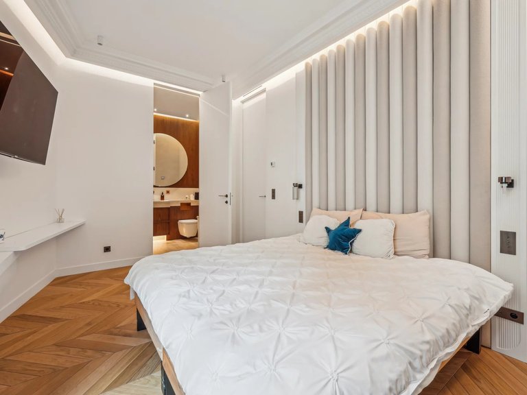 Apartment for Sale in 16th (trocadéro - Etoile - Passy), Golden Triangle - Trocadéro (8th - 16th) 7