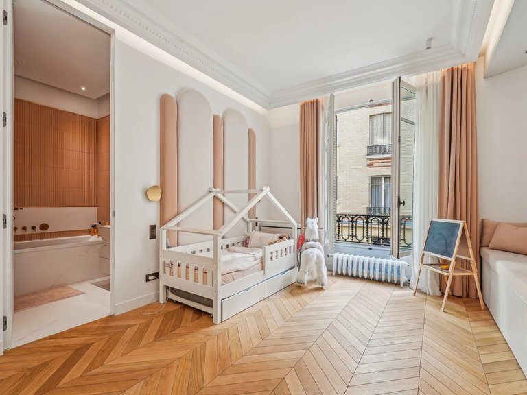 Apartment for Sale in 16th (trocadéro - Etoile - Passy), Golden Triangle - Trocadéro (8th - 16th) 8