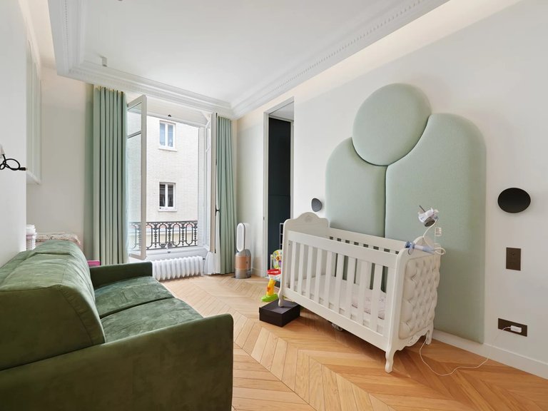 Apartment for Sale in 16th (trocadéro - Etoile - Passy), Golden Triangle - Trocadéro (8th - 16th) 9