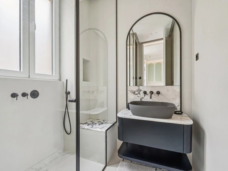 Apartment for Sale in 16th (trocadéro - Etoile - Passy), Golden Triangle - Trocadéro (8th - 16th) 10