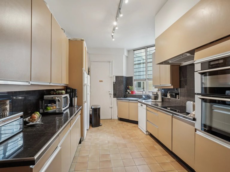 Apartment for Sale in 16th (trocadéro - Etoile - Passy), Golden Triangle - Trocadéro (8th - 16th) 12