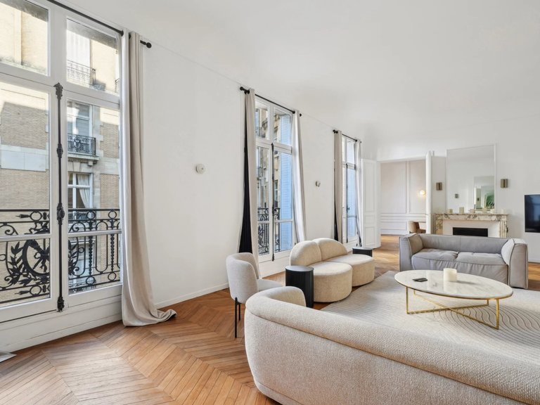 Apartment for Sale in 16th (trocadéro - Etoile - Passy), Golden Triangle - Trocadéro (8th - 16th) 2