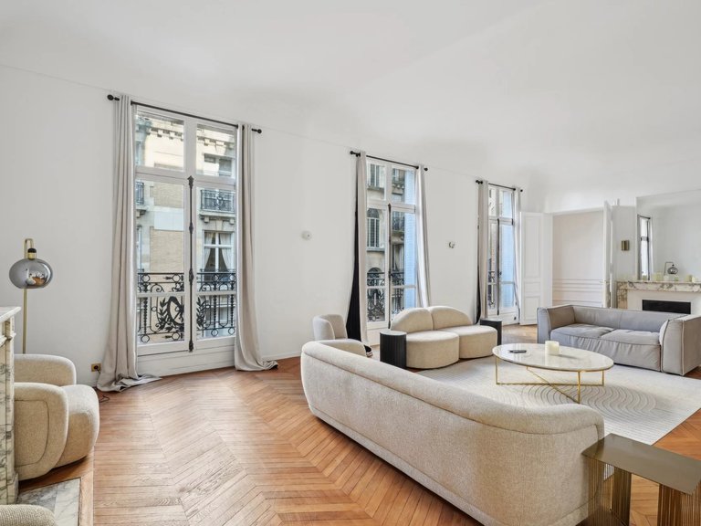 Apartment for Sale in 16th (trocadéro - Etoile - Passy), Golden Triangle - Trocadéro (8th - 16th) 3