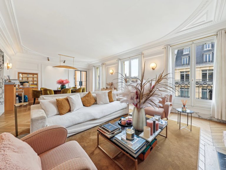 Apartment for Sale in 8th (golden Triangle - Parc Monceau), Golden Triangle - Trocadéro (8th - 16th) 2