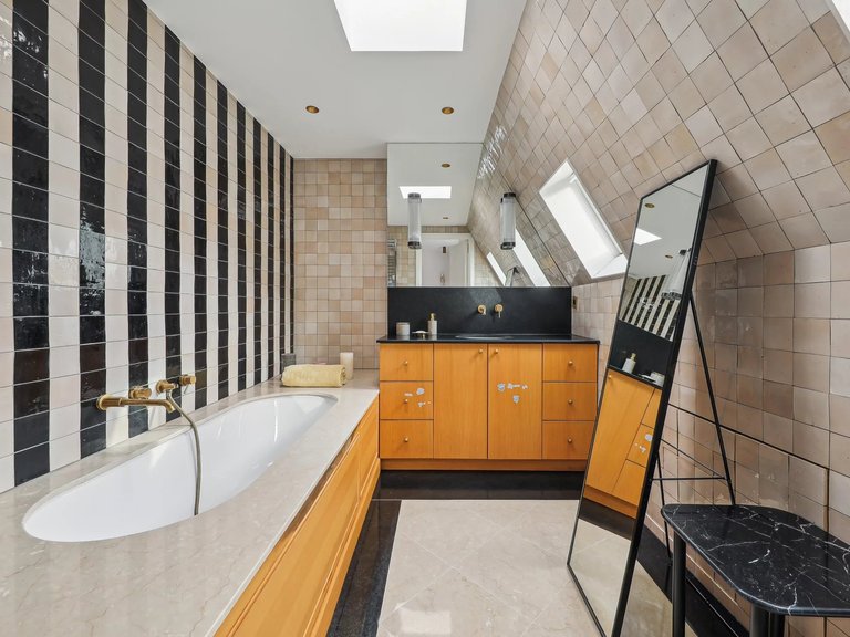 Apartment for Sale in 8th (golden Triangle - Parc Monceau), Golden Triangle - Trocadéro (8th - 16th) 9