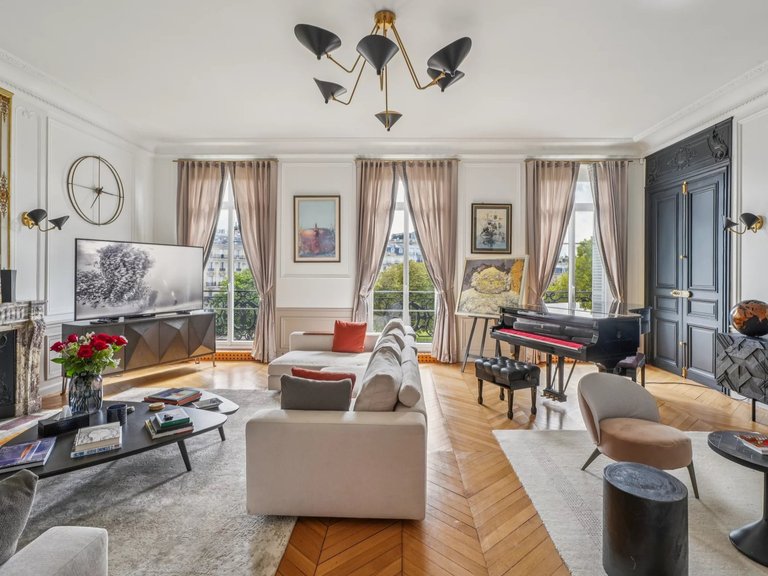 Apartment for Sale in 16th (trocadéro - Etoile - Passy), Golden Triangle - Trocadéro (8th - 16th) 2