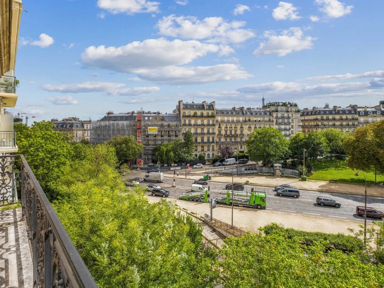 Apartment for Sale in 16th (trocadéro - Etoile - Passy), Golden Triangle - Trocadéro (8th - 16th) 4