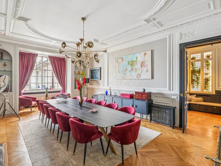 Apartment for Sale in 16th (trocadéro - Etoile - Passy), Golden Triangle - Trocadéro (8th - 16th) 5