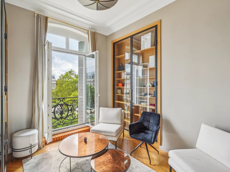 Apartment for Sale in 16th (trocadéro - Etoile - Passy), Golden Triangle - Trocadéro (8th - 16th) 9