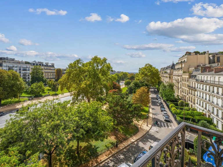 Apartment for Sale in 16th (trocadéro - Etoile - Passy), Golden Triangle - Trocadéro (8th - 16th) 10