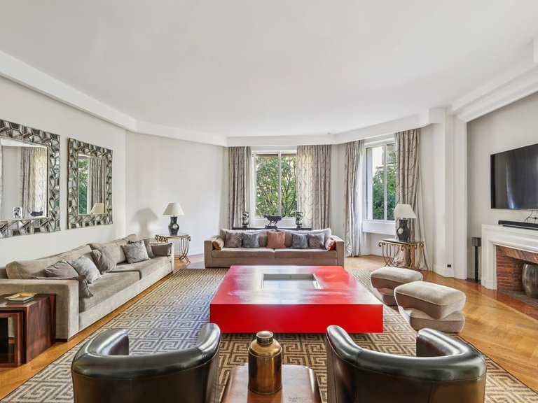 Apartment for Sale in 16th (trocadéro - Etoile - Passy), Golden Triangle - Trocadéro (8th - 16th) 2
