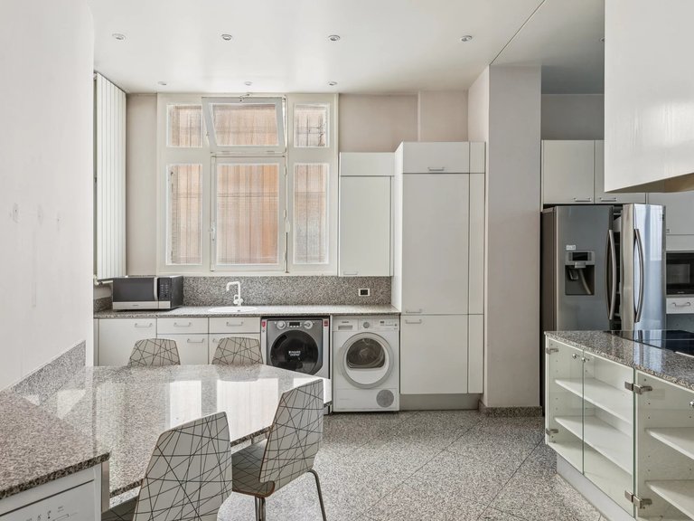 Apartment for Sale in 16th (trocadéro - Etoile - Passy), Golden Triangle - Trocadéro (8th - 16th) 5