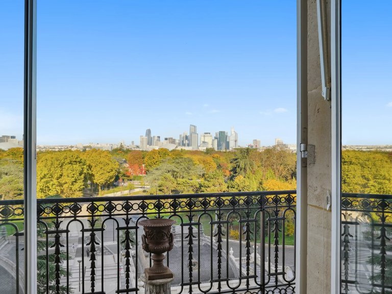 Apartment for Sale in 16th (trocadéro - Etoile - Passy), Golden Triangle - Trocadéro (8th - 16th) 4