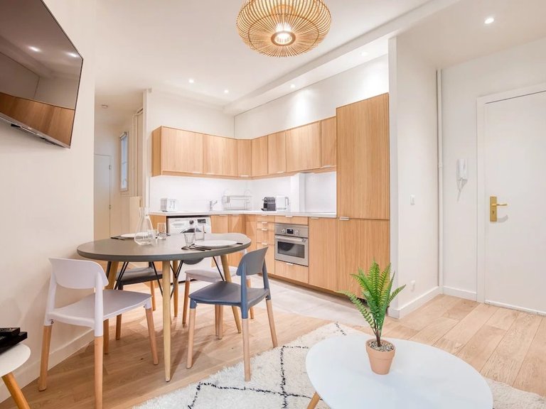 Apartment for Sale in 8th (golden Triangle - Parc Monceau), Golden Triangle - Trocadéro (8th - 16th) 1