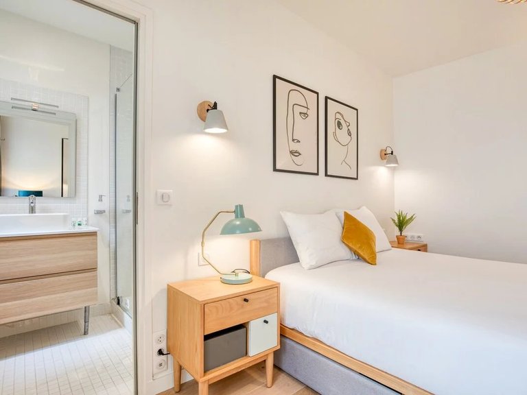 Apartment for Sale in 8th (golden Triangle - Parc Monceau), Golden Triangle - Trocadéro (8th - 16th) 2
