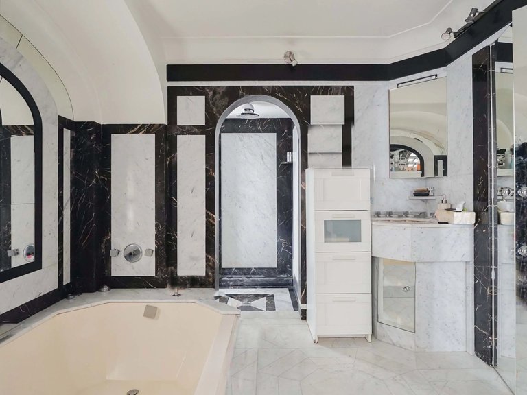 Apartment for Sale in 16th (trocadéro - Etoile - Passy), Golden Triangle - Trocadéro (8th - 16th) 11