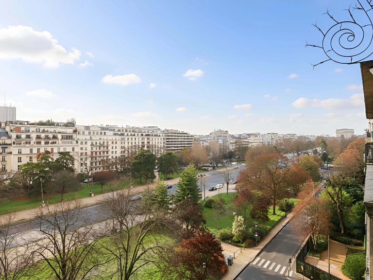 Apartment for Sale in 16th (trocadéro - Etoile - Passy), Golden Triangle - Trocadéro (8th - 16th) 7