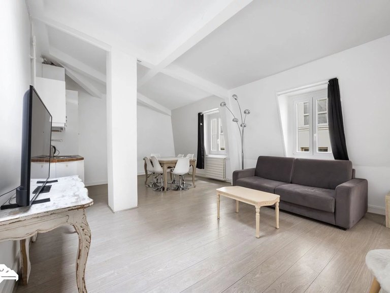 Apartment for Sale in 8th (golden Triangle - Parc Monceau), Golden Triangle - Trocadéro (8th - 16th) 1
