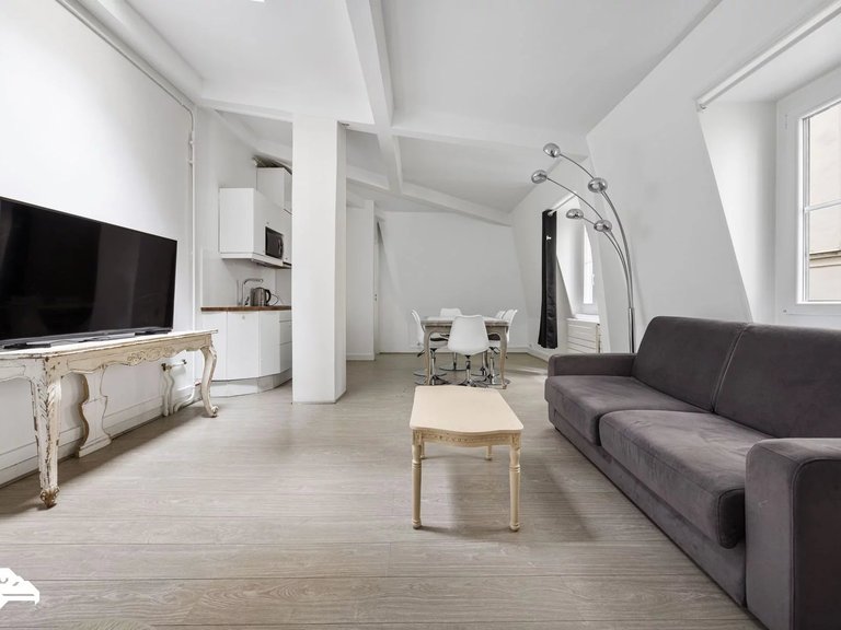 Apartment for Sale in 8th (golden Triangle - Parc Monceau), Golden Triangle - Trocadéro (8th - 16th) 2