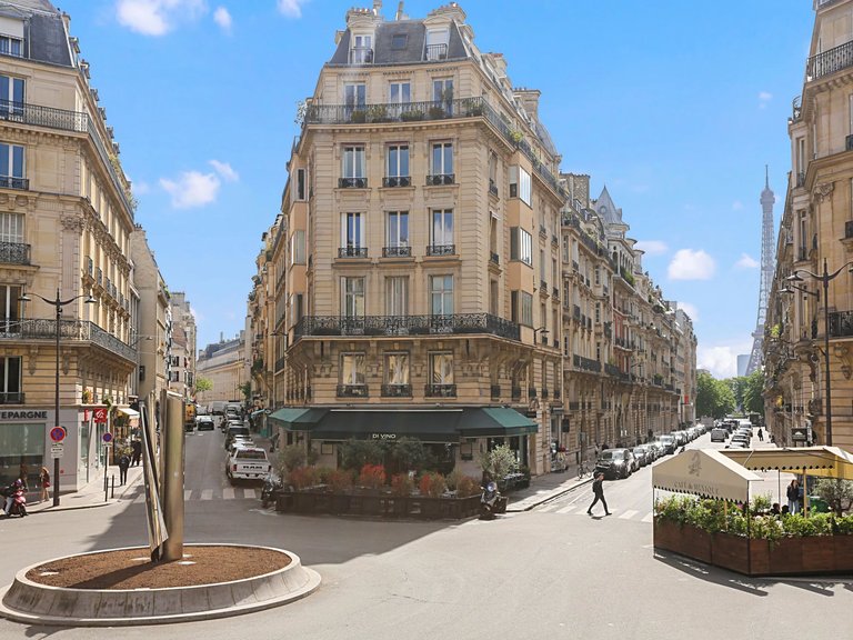 Apartment for Sale in 16th (trocadéro - Etoile - Passy), Golden Triangle - Trocadéro (8th - 16th) 1