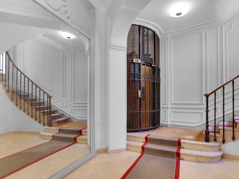 Apartment for Sale in 16th (trocadéro - Etoile - Passy), Golden Triangle - Trocadéro (8th - 16th) 11