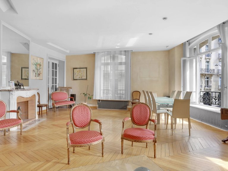 Apartment for Sale in 16th (trocadéro - Etoile - Passy), Golden Triangle - Trocadéro (8th - 16th) 3
