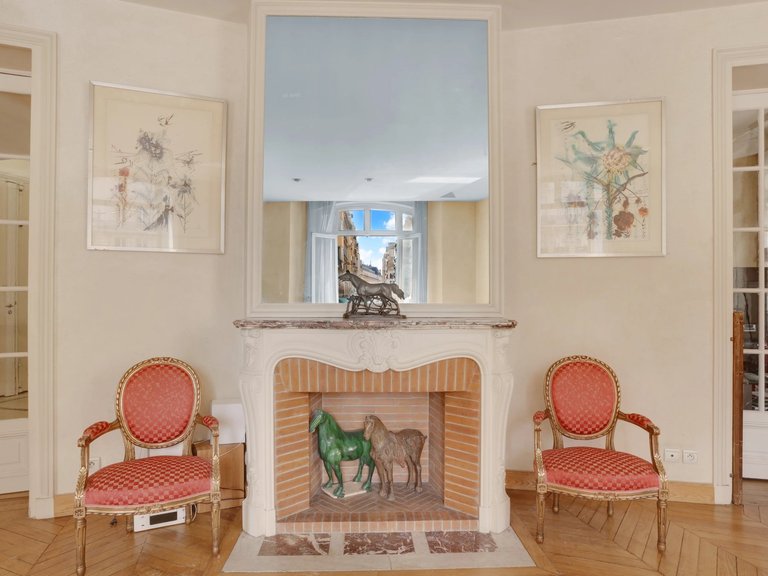 Apartment for Sale in 16th (trocadéro - Etoile - Passy), Golden Triangle - Trocadéro (8th - 16th) 5