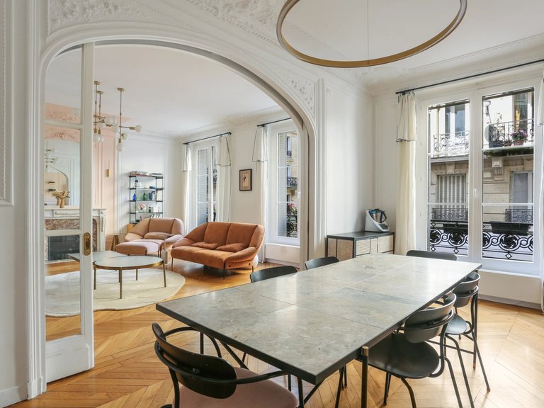 Apartment for Sale in 16th (trocadéro - Etoile - Passy), Golden Triangle - Trocadéro (8th - 16th) 2