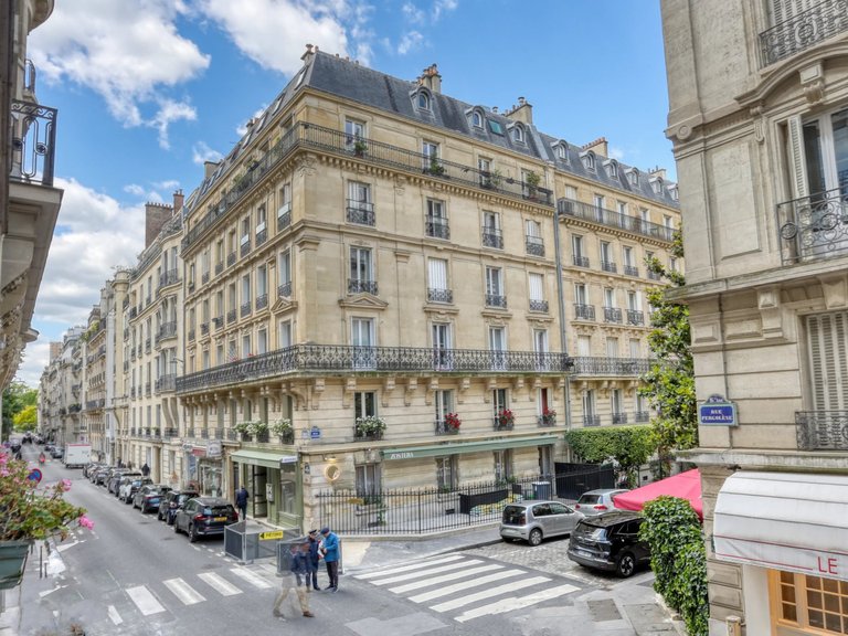 Apartment for Sale in 16th (trocadéro - Etoile - Passy), Golden Triangle - Trocadéro (8th - 16th) 16