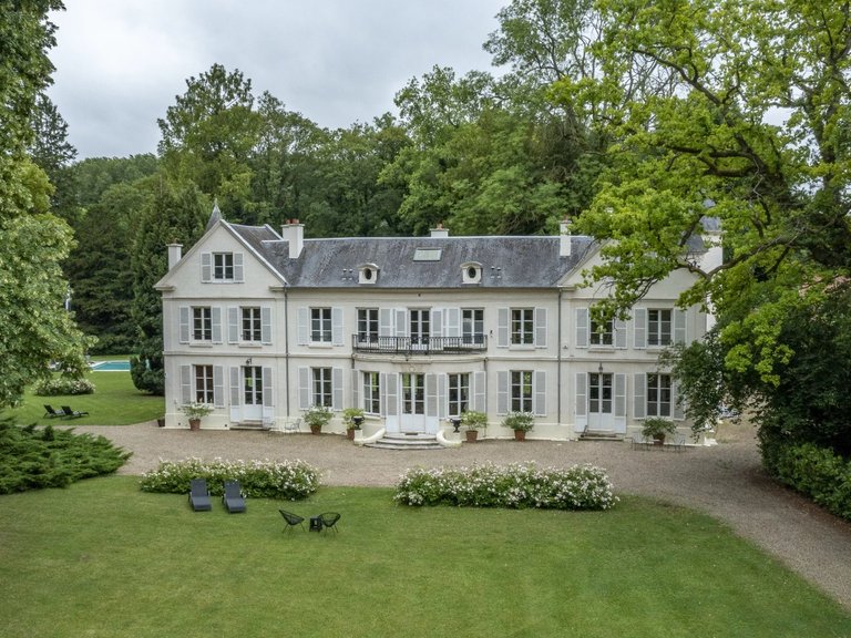 Castle/estate for Sale in Bury, Outside Paris (30 Km +) 1