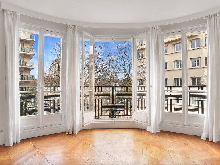 Apartment for Sale in 16th (trocadéro - Etoile - Passy), Golden Triangle - Trocadéro (8th - 16th) 1